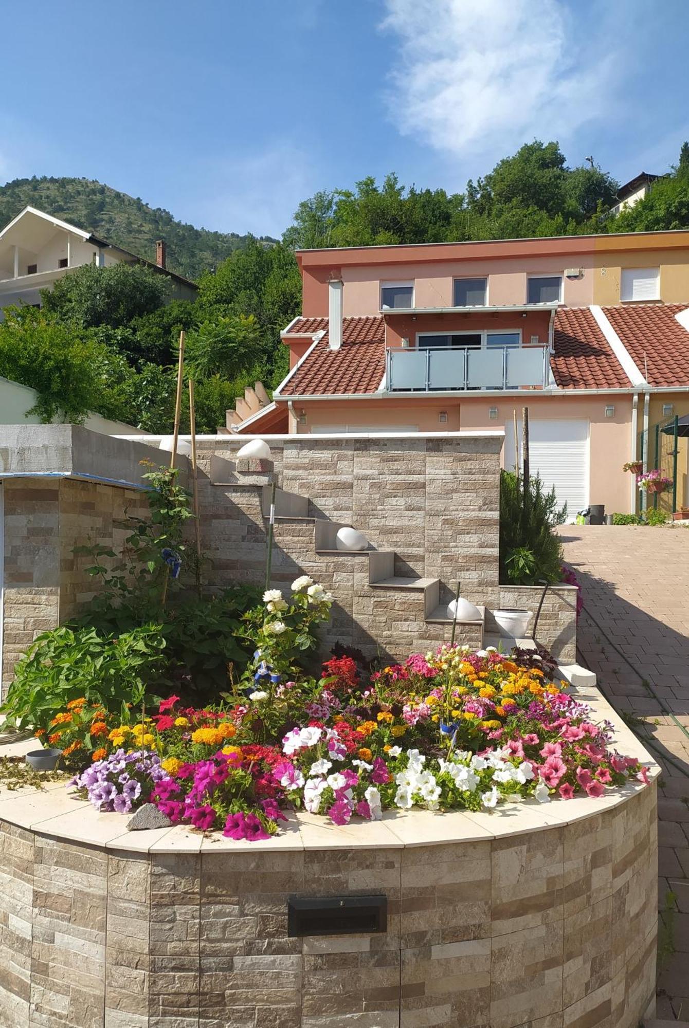 Apartments Enigma - With Private Parking Mostar Exteriör bild