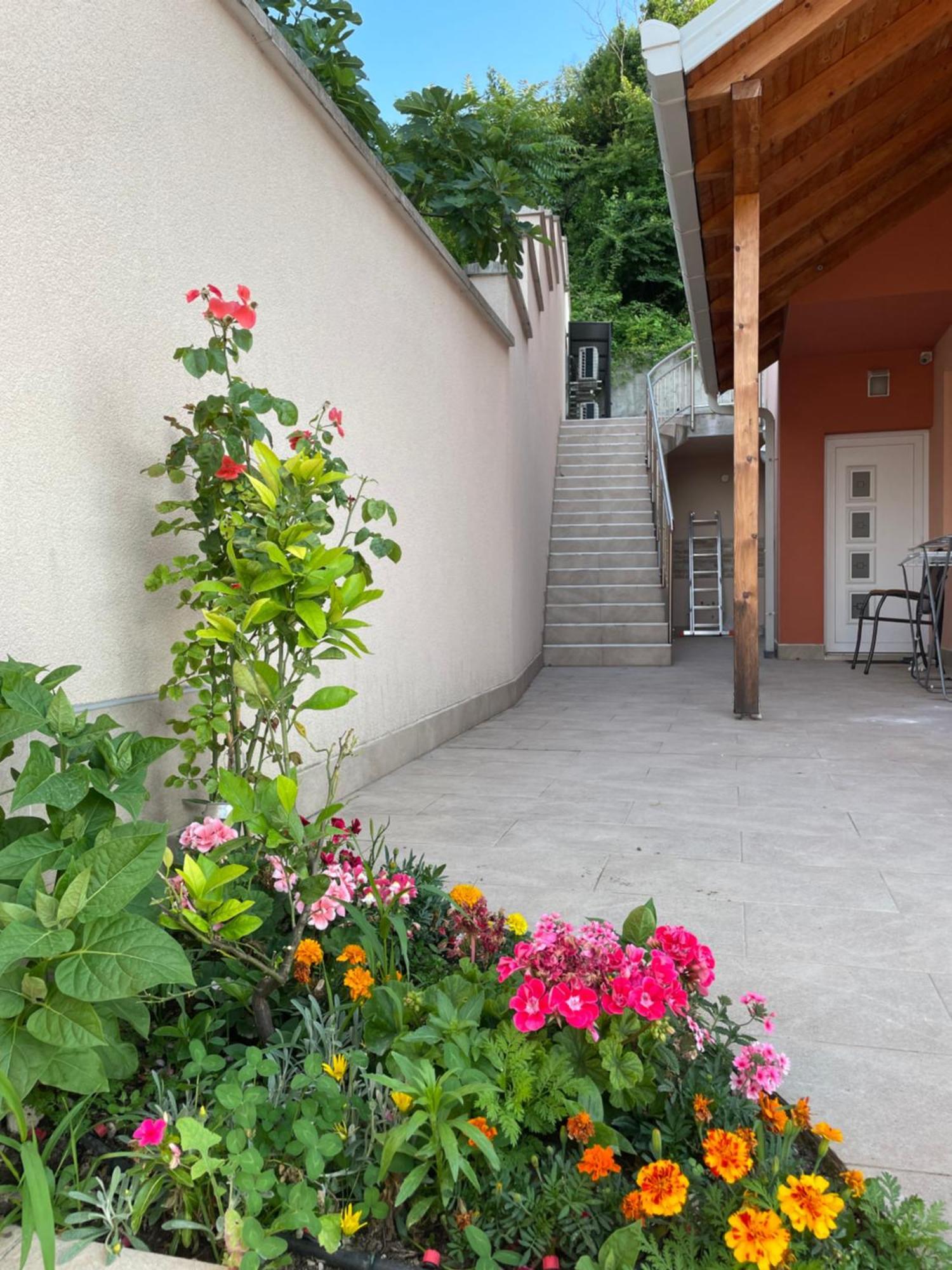 Apartments Enigma - With Private Parking Mostar Exteriör bild