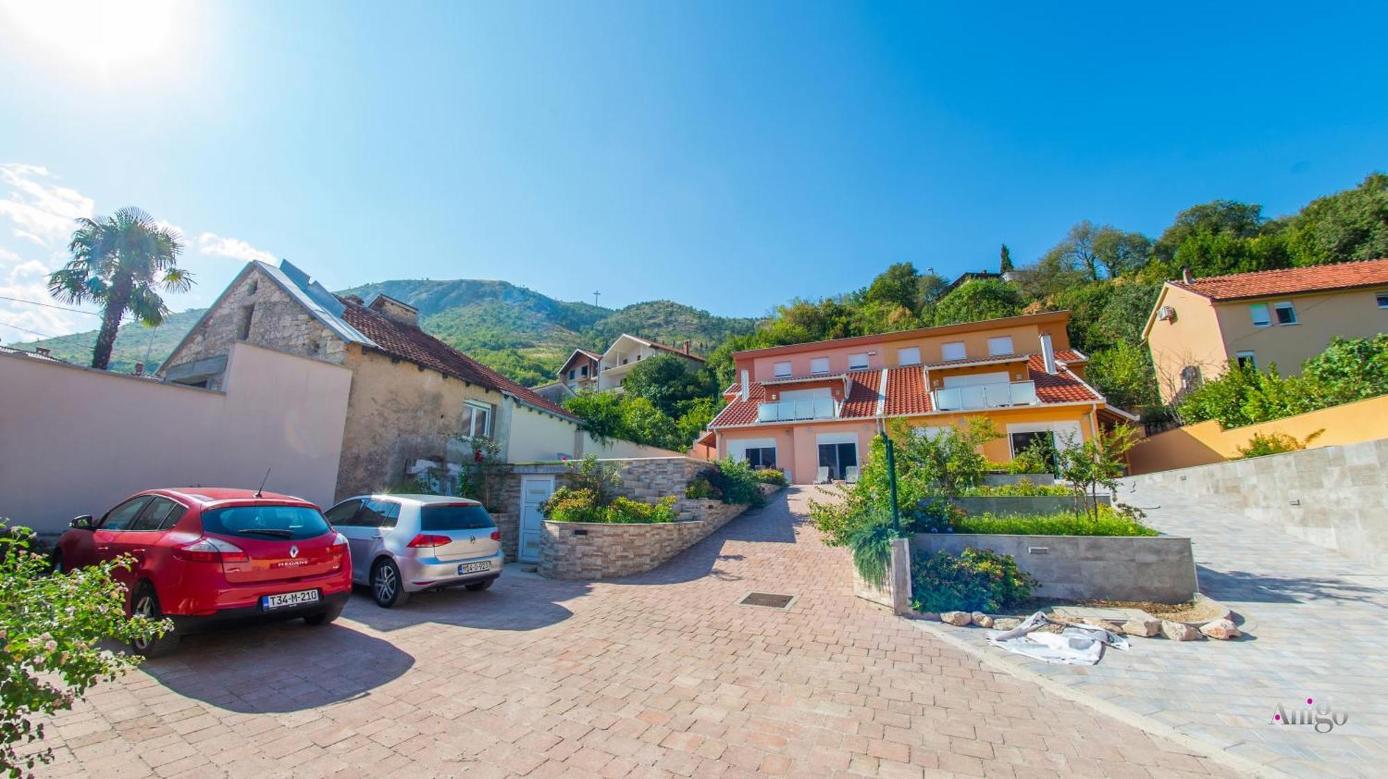 Apartments Enigma - With Private Parking Mostar Exteriör bild