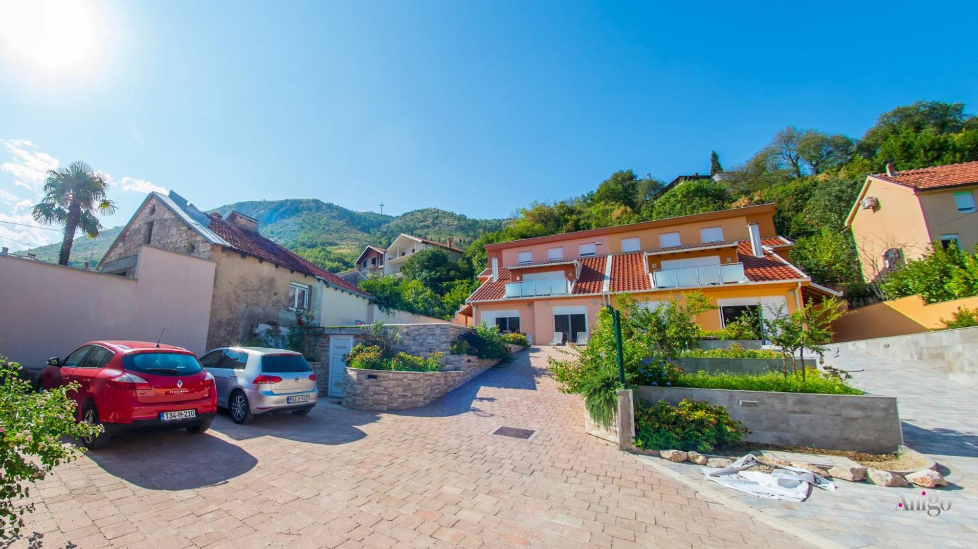 Apartments Enigma - With Private Parking Mostar Exteriör bild