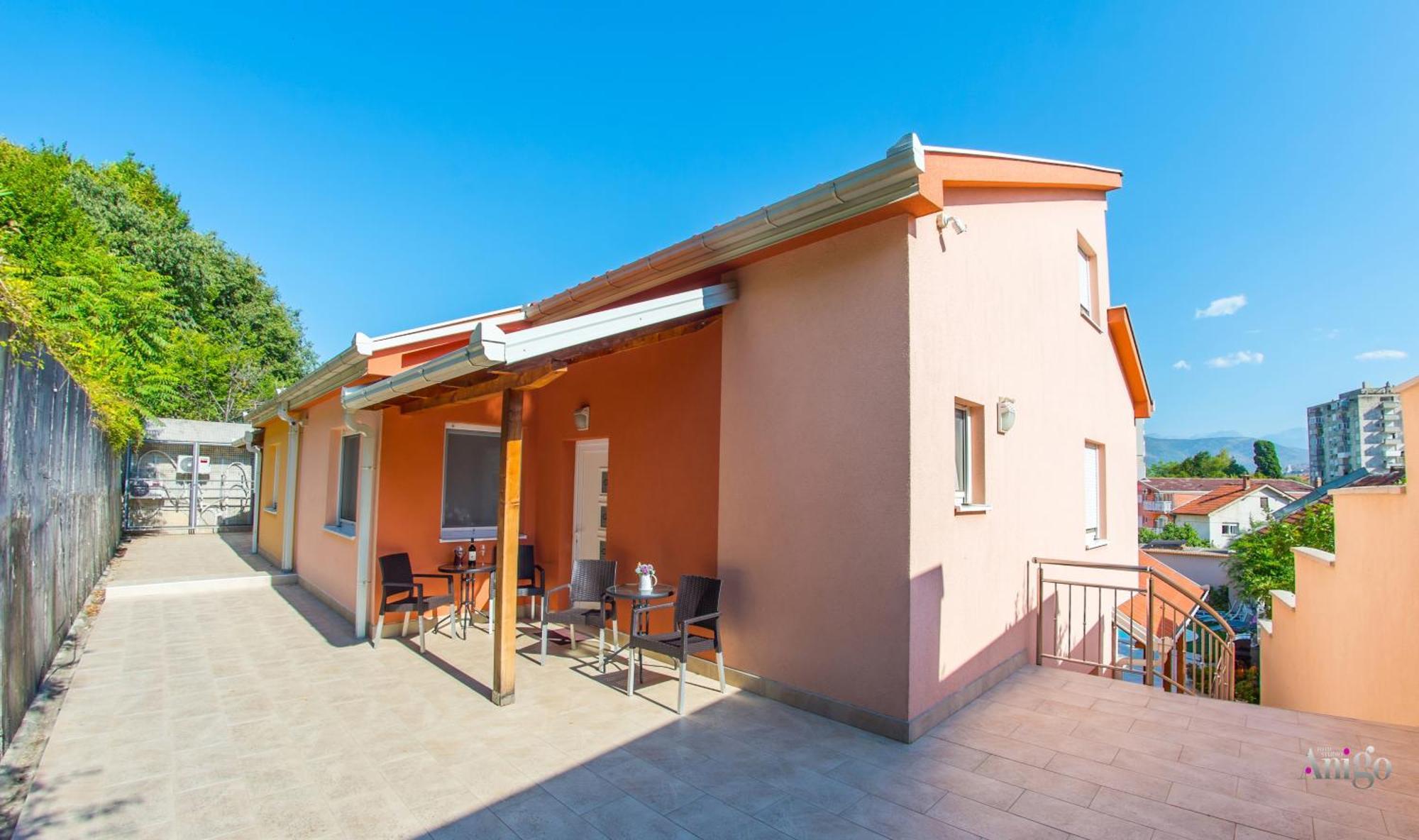 Apartments Enigma - With Private Parking Mostar Exteriör bild