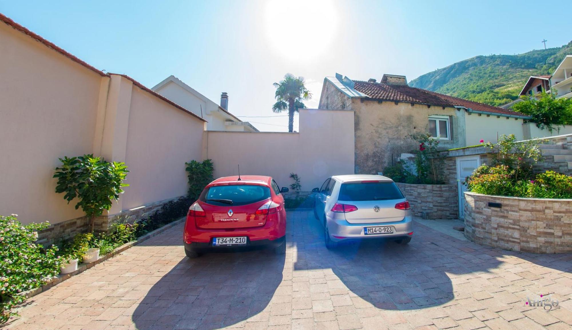 Apartments Enigma - With Private Parking Mostar Exteriör bild