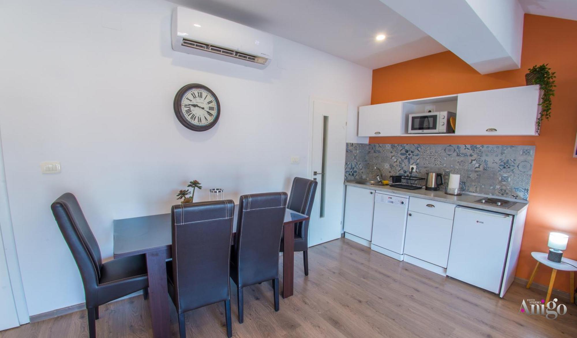 Apartments Enigma - With Private Parking Mostar Exteriör bild