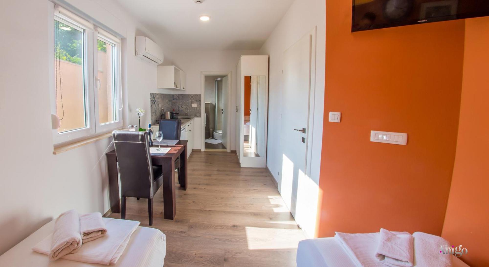 Apartments Enigma - With Private Parking Mostar Exteriör bild