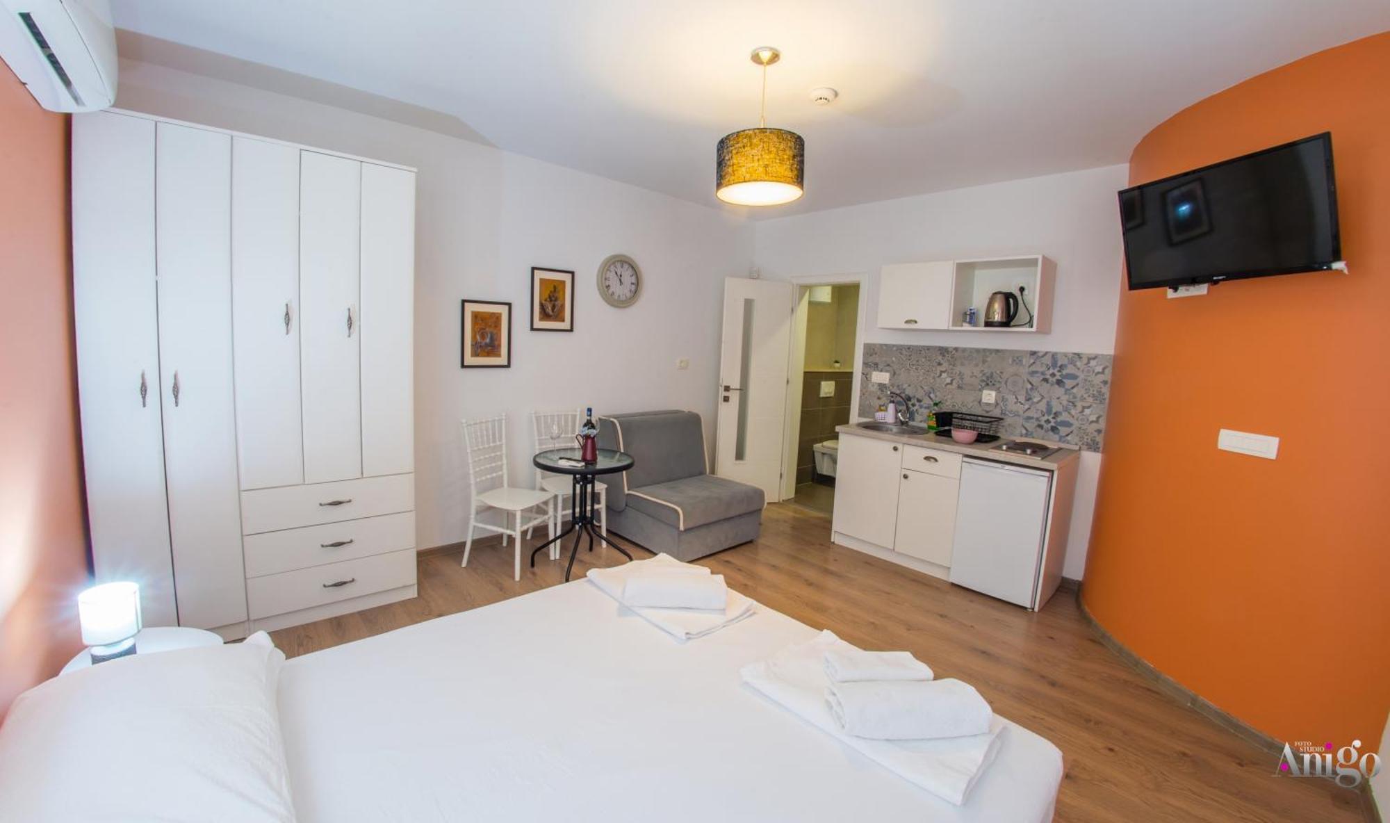 Apartments Enigma - With Private Parking Mostar Exteriör bild